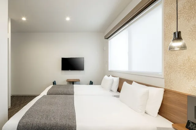 Twin Room with Extra Bed, M's Hotel Nijojo Oike 3/5