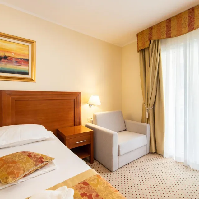 غرفة قياسية بسرير مزدوج بإطلالة على المتنزه مع أريكة، Hotel Bella Vista 4/5