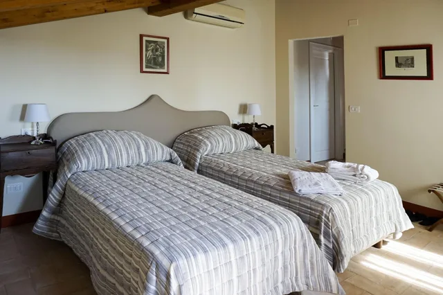 غرفة ثلاثية بإطلالة على المدينة، Casa Isolani Santo Stefano 1/3