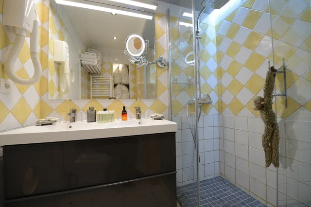 Sweet, Garden, Apartment, Twin Beds, 2 Sofa، Les Patios Du Marais 6/6