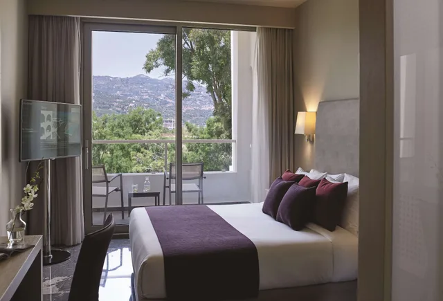 Room, Queen Bed, Inland View, Sofa، Atlantica Akti Zeus Hotel 7/10