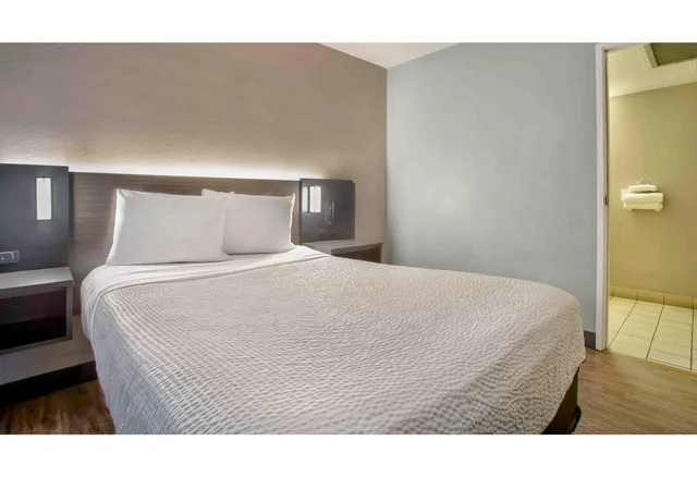 غرفة بسرير مزدوج لذوي الإعاقة، Motel6 Kingman, AZ - Route 66 East 2/5