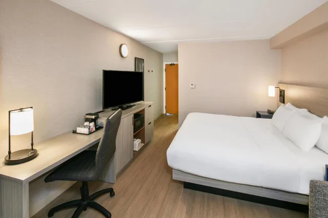 Upgrade, King Bed، Comfort Inn Yarmouth 7/9