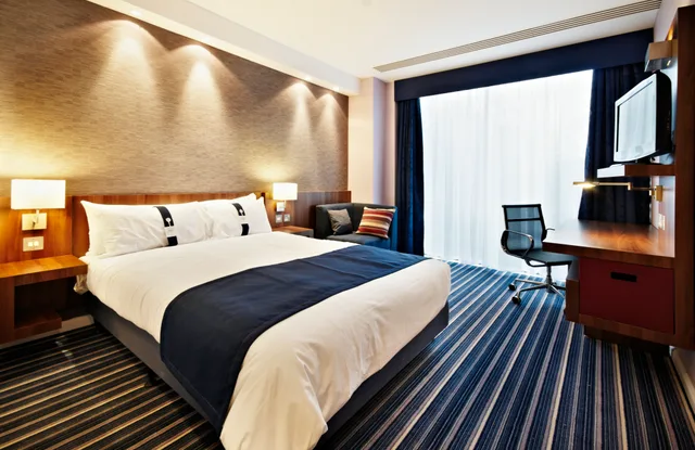 غرفة بسرير مزدوج مع أريكة للمدخنين، Holiday Inn Express Madrid - Leganes 1/2