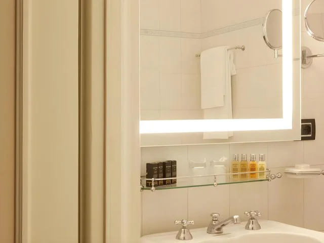 غرفة سوبيريور بسرير كينج بإطلالة على المدينة، Vittoria Hotel 9/10