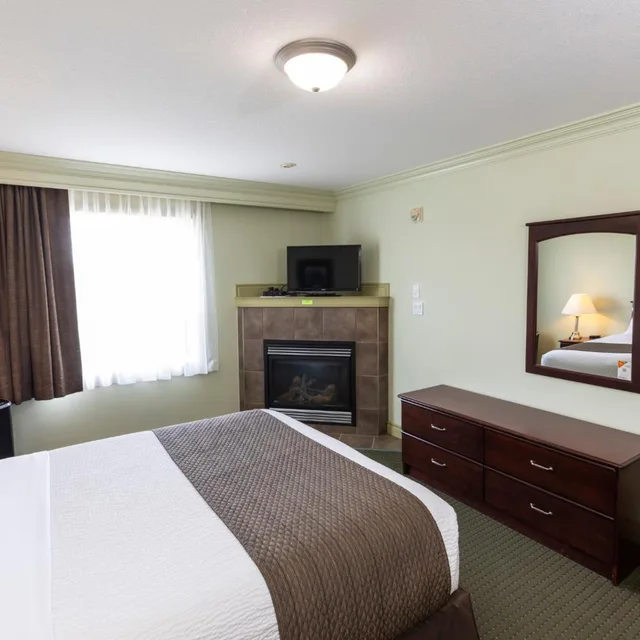 Efficiency, Queen Bed, Quality Inn & Suites Whitecourt 3/7