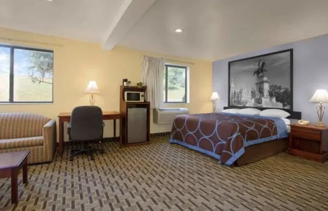 جناح بسرير كينج بجاكوزي، Super 8 By Wyndham Lynchburg Va 1/6