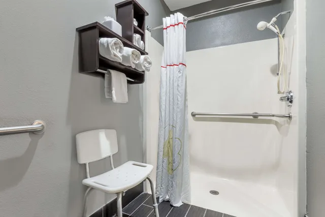 غرفة بسريرين كوين لذوي الإعاقة، Hawthorn Suites By Wyndham Columbus West Hotel 2/2