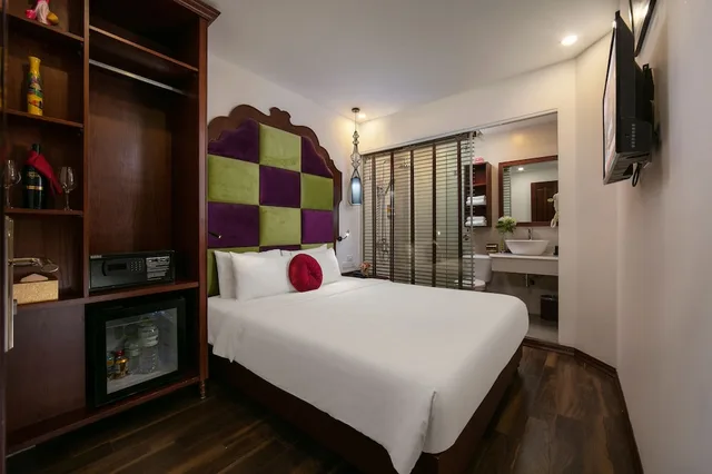 Superior, Queen Bed, No Window، Hanoi New Hotel 1/3
