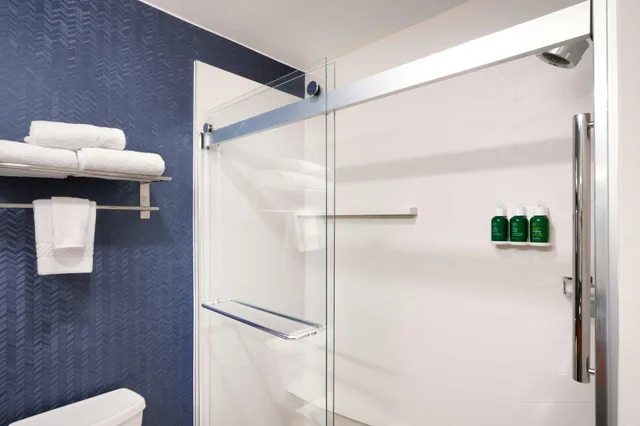 Room, 2 Queen Beds, Fairfield Inn Seattle Bellevue 3/4