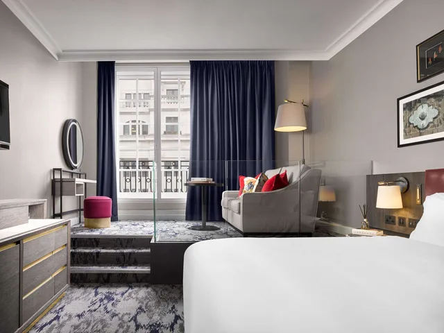 St James, King Bed، The Trafalgar St. James London, Curio Collection by Hilton 1/6