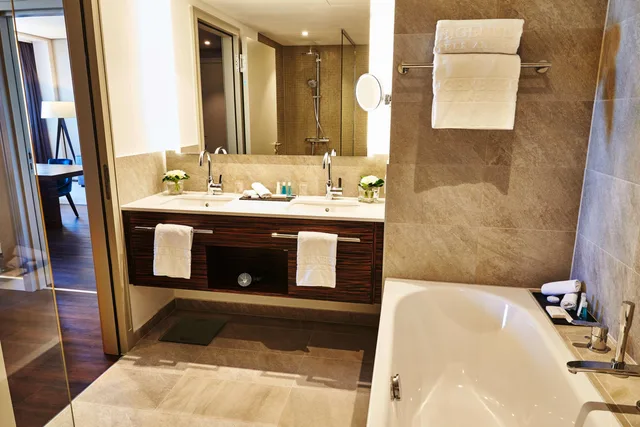 غرفة تنفيذية، Steigenberger Hotel Koln 2/2
