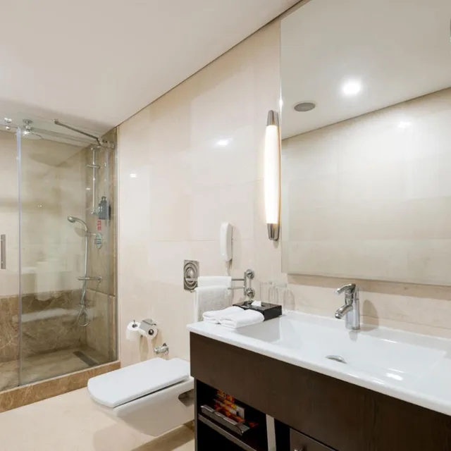 جناح جونيور مع أريكة، Ramada Plaza By Wyndham Istanbul City Center 5/6