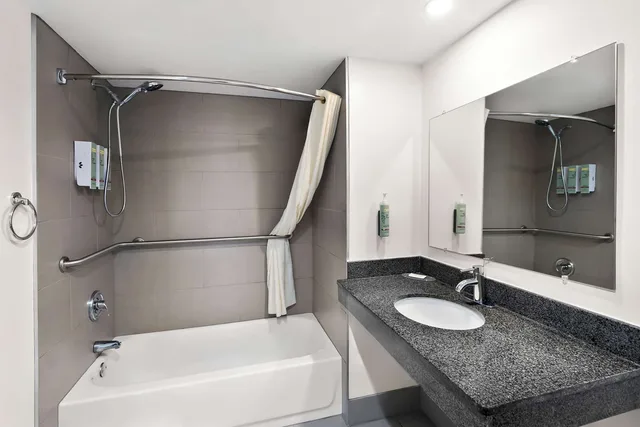Room, King Bed, Bathtub, Accessible, Best Western Luxbury Inn Fort Wayne 3/3
