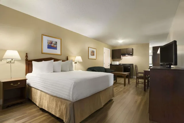 Efficiency, Queen Bed، Days Inn By Wyndham Vernon 1/3