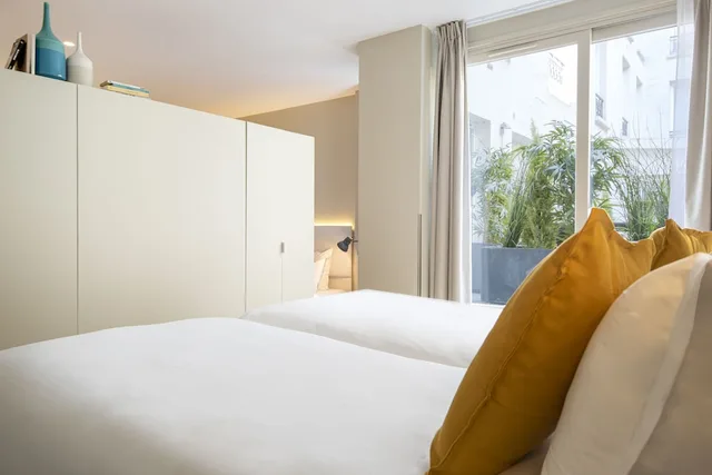 Family, 1 Double and 3 Single Beds، Hotel Magenta 38 by Happyculture 3/5