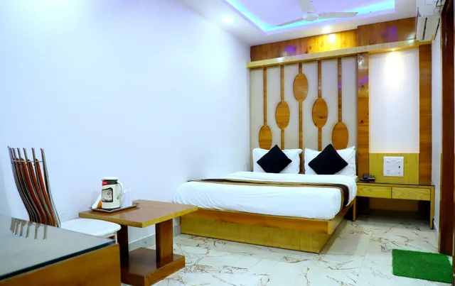 Super, Deluxe, Queen Bed، Hotel Pink City 5/5