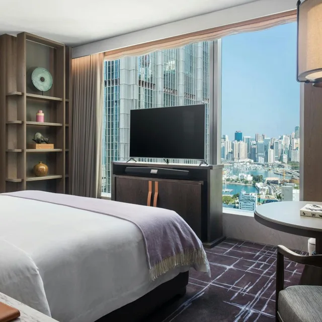 1 Bedroom, Metropolitan, Suite, King Bed, Partial Harbour View، The St. Regis Hong Kong 1/9