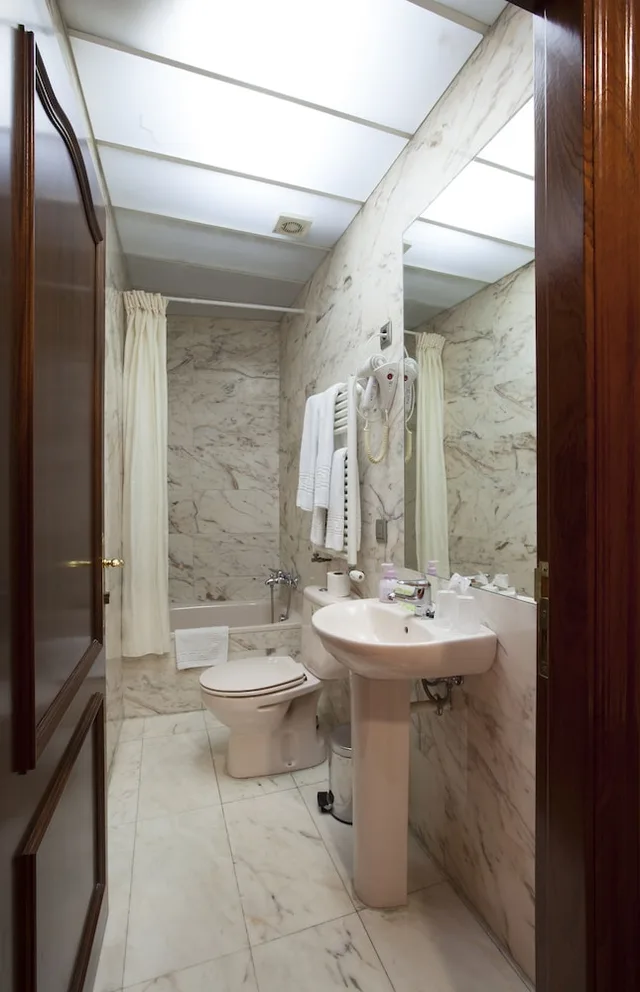 Room, Twin Beds, Alba Hotel 3/3