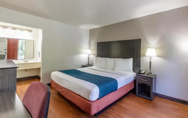 1 King Bed - Non-Smoking, Micfridge، Motel6 Dumfries, VA 2/8