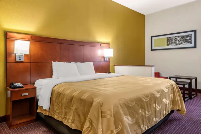 غرفة قياسية بسرير كينج، Quality Inn Zephyrhills-Dade City 1/4