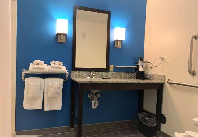 Room, Accessible, SureStay by Best Western Cambridge 2/2