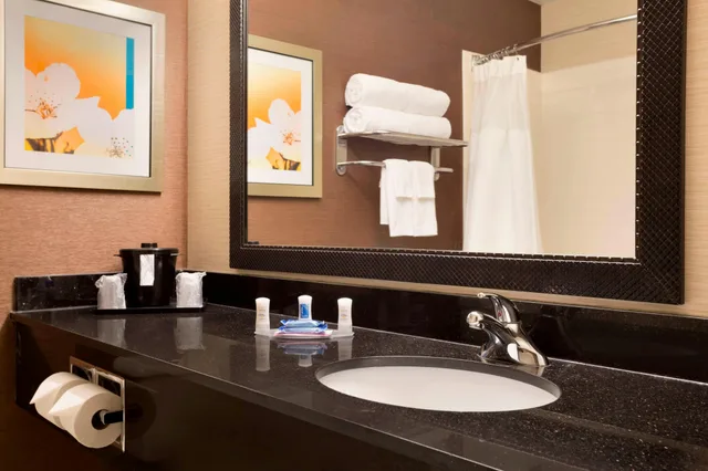 غرفة بسرير كوين، Fairfield Inn & Suites Dallas Plano 2/3
