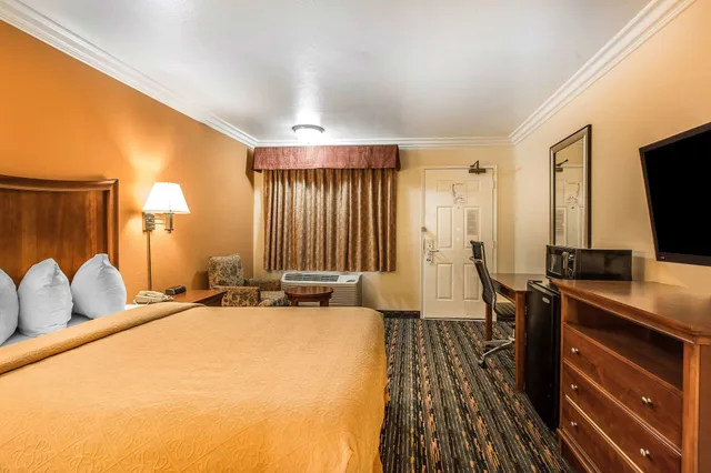 غرفة قياسية بسرير كوين لذوي الإعاقة، Quality Inn Lake Elsinore 1/4