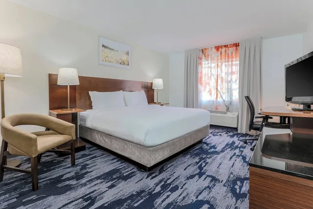 غرفة بسرير كينج لذوي الإعاقة، Fairfield Inn & Suites Houston Westchase 1/4