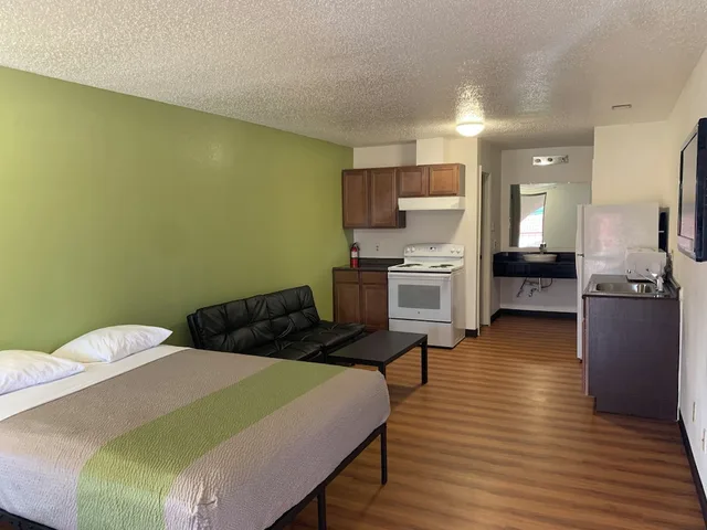 غرفة ديلوكس بسرير كوين بمطبخ للمدخنين، Motel6 Longview Tx North 3/9
