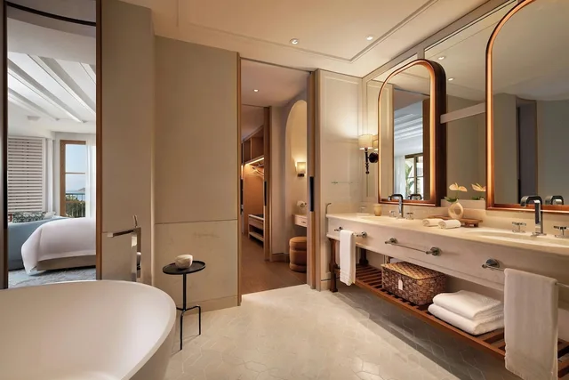 جناح بشرفة بغرفة نوم واحدة، St Regis Mardavall Mallorca Resort 3/5