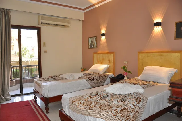 غرفة كومفورت بسريرين منفصلين بإطلالة على المدينة بشرفة، Shady Hotel 8/10