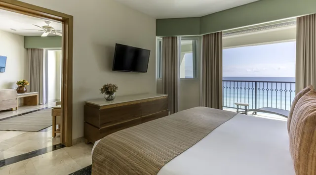 Master, Suite, King Bed, Murphy Bed، Grand Park Royal Cancun All Inclusive 2/4