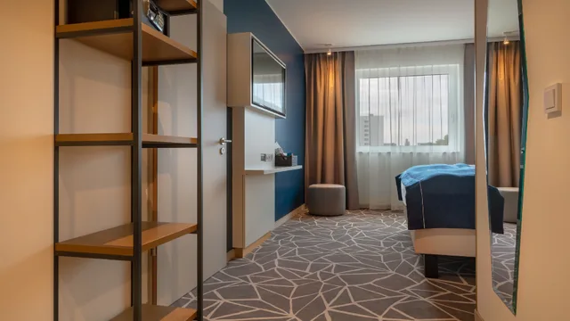 غرفة قياسية بسرير كوين لذوي الإعاقة، Holiday Inn - the niu, Ridge Halle Central Station, an IHG Hotel 9/9