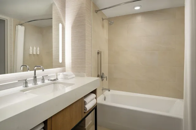 Room, Quadruple, Bay View، Marriott Marquis San Diego Marina 2/4