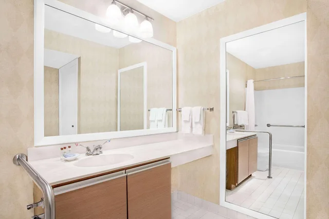 استوديو بسرير كوين، Hawthorn Suites by Wyndham Green Bay 3/4