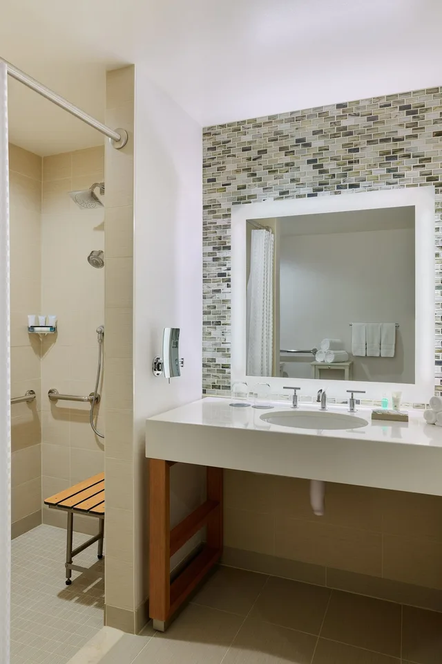 غرفة تقليدية بسرير كينج، The Westin Denver International Airport 10/10