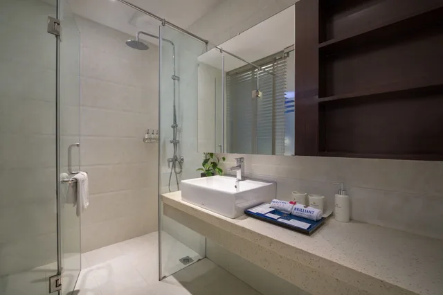 غرفة جونيور بسرير كوين بإطلالة على المدينة، Hanoi Brilliant Hotel and Spa 4/4