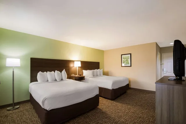 غرفة بسريرين كوين بشرفة، Best Western Milton Inn 4/7