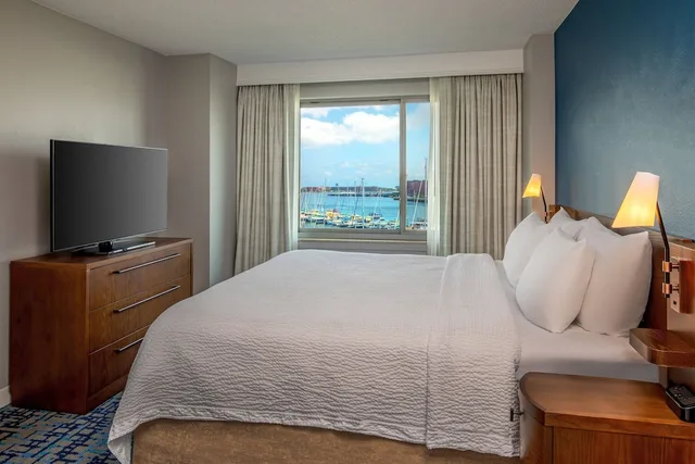 جناح بإطلالة على المرفأ بغرفة نوم واحدة، Residence Inn Boston Harbor On Tudor Wharf 2/4