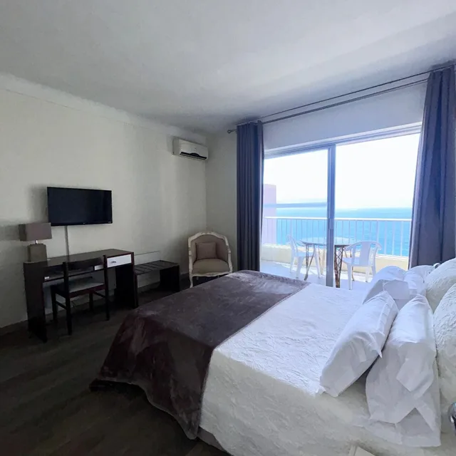غرفة بسريرين منفصلين بإطلالة على البحر، Sun Beach Hotel 9/10