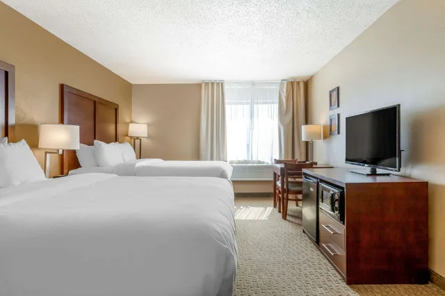 Standard, 2 Queen Beds, Comfort Inn Sault Ste. Marie MI 2/2