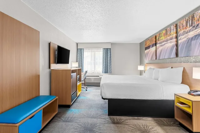 غرفة قياسية بسرير كينج، Days Inn By Wyndham Alpena 3/8