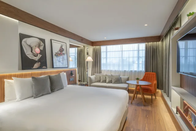 جناح بغرفتي نوم، Melia White House 2/10