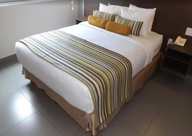 غرفة قياسية بسرير كوين، HOTEL OJOS DEL RIO 2/3