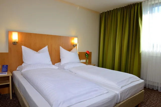 غرفة بزنس بسرير مزدوج، Plaza Inn Leonberg 1/3