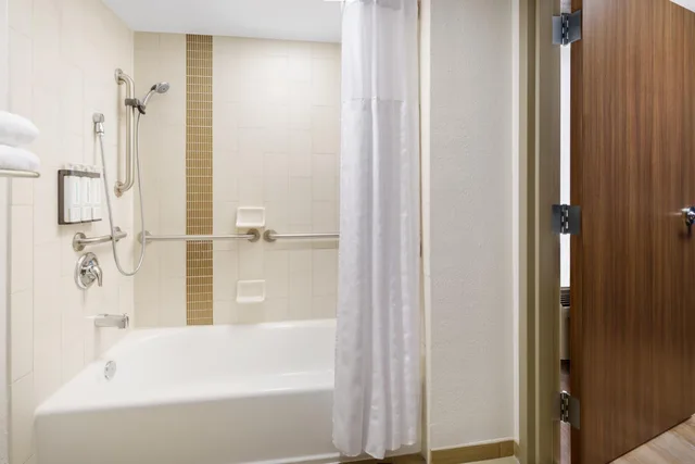 غرفة بسرير كينج مع أريكة لذوي الإعاقة، Hyatt Place Across from Universal Orlando Resort 5/6