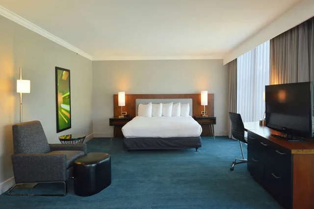 جناح جونيور، Doubletree By Hilton Newark Fremont 1/1