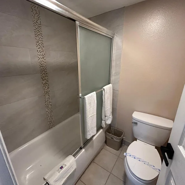 1 King Bed - Non-Smoking, Micfridge، Motel6 Selma, CA 8/9