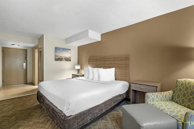 غرفة ثلاثية بسرير كينج، Best Western Center Inn 5/9